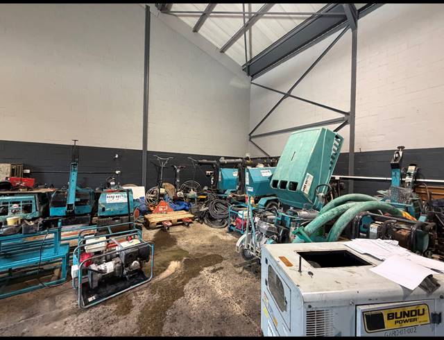 302M² WAREHOUSE TO LET IN STIKLAND INDUSTRIAL